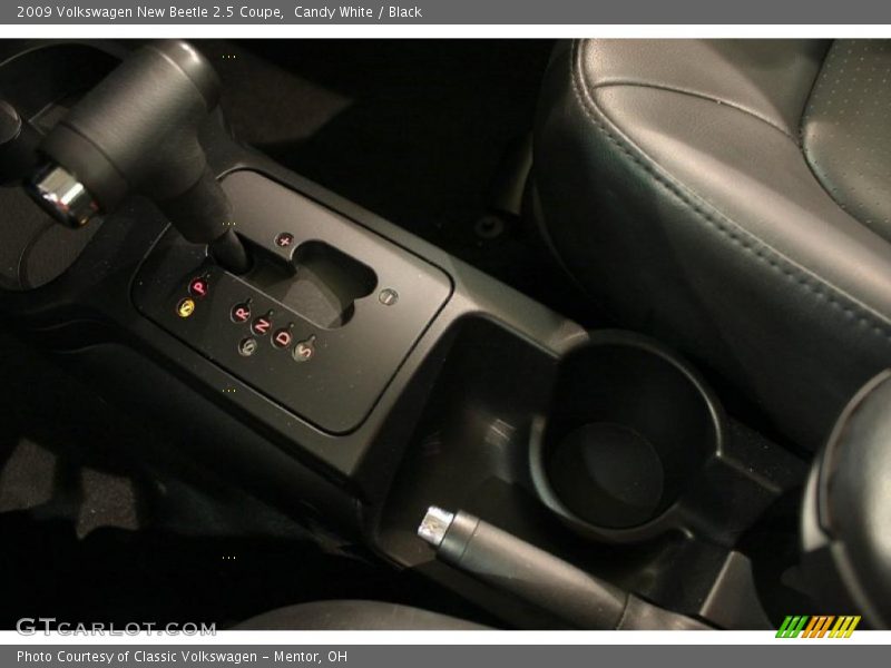 Candy White / Black 2009 Volkswagen New Beetle 2.5 Coupe