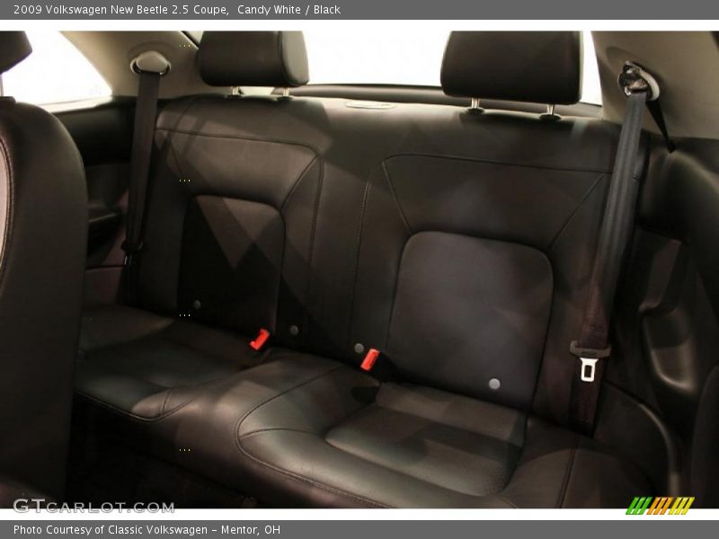 Candy White / Black 2009 Volkswagen New Beetle 2.5 Coupe