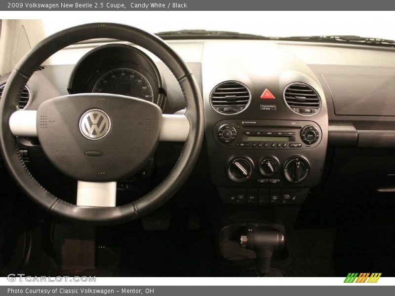 Candy White / Black 2009 Volkswagen New Beetle 2.5 Coupe