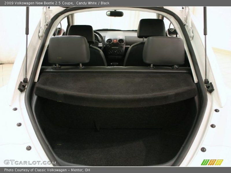 Candy White / Black 2009 Volkswagen New Beetle 2.5 Coupe