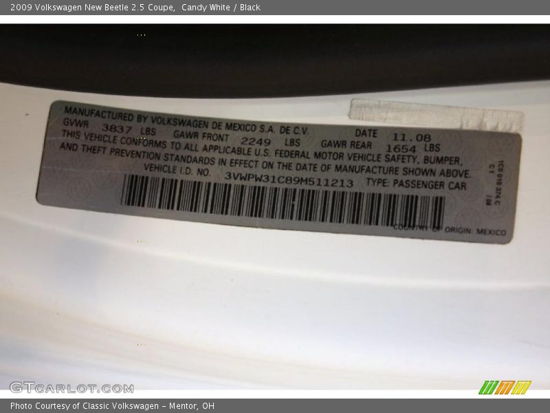 Candy White / Black 2009 Volkswagen New Beetle 2.5 Coupe