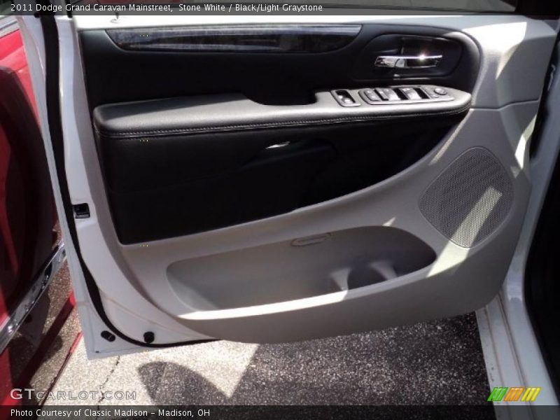 Stone White / Black/Light Graystone 2011 Dodge Grand Caravan Mainstreet