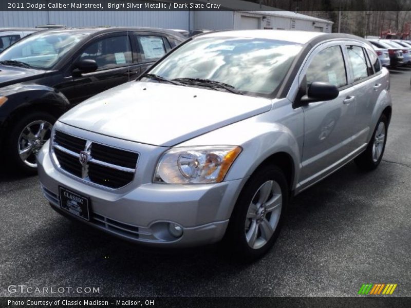 Bright Silver Metallic / Dark Slate Gray 2011 Dodge Caliber Mainstreet