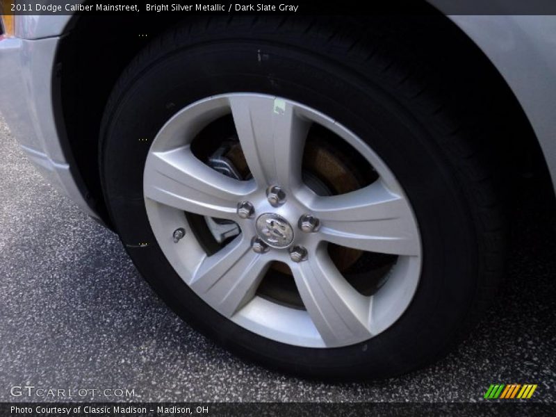 Bright Silver Metallic / Dark Slate Gray 2011 Dodge Caliber Mainstreet