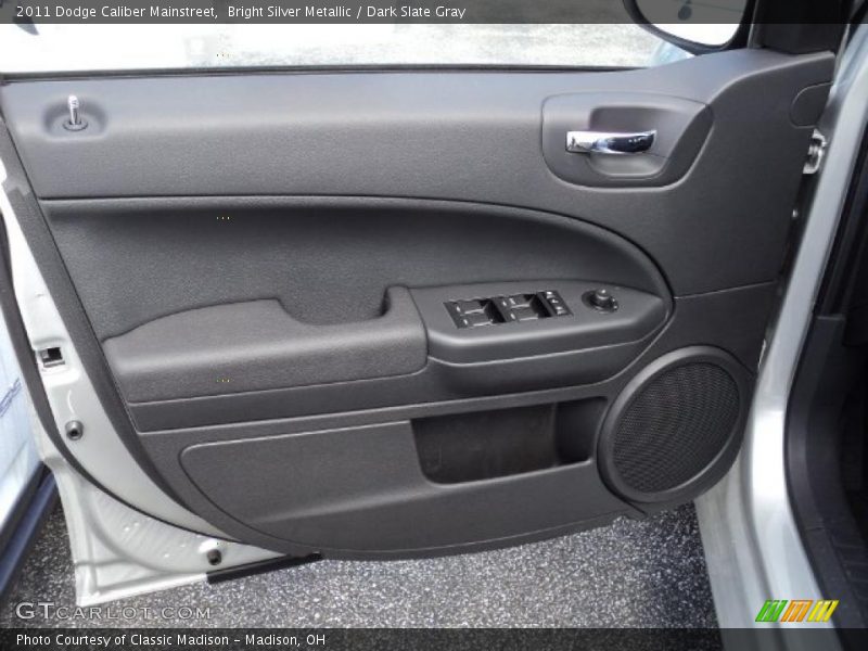 Bright Silver Metallic / Dark Slate Gray 2011 Dodge Caliber Mainstreet