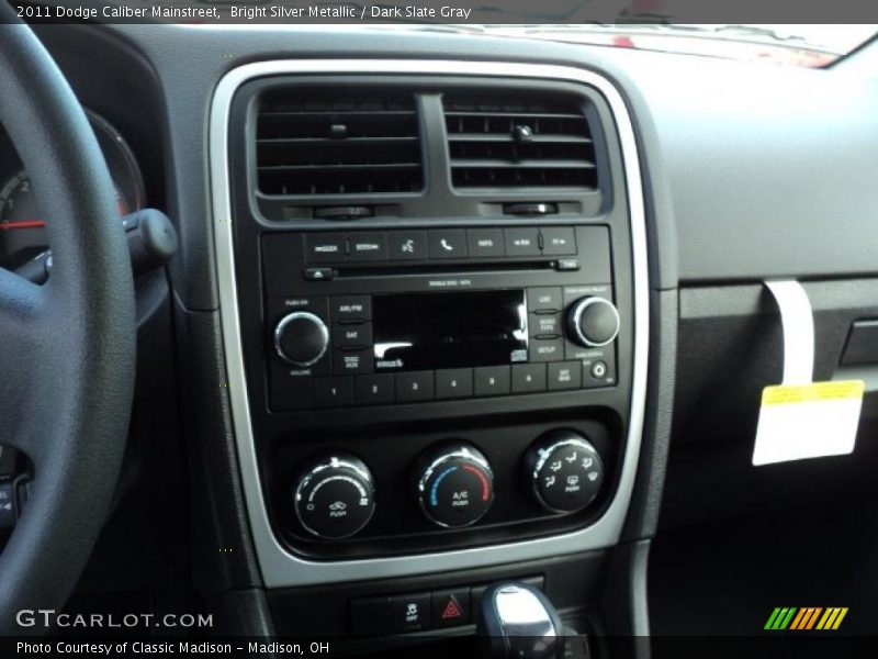 Bright Silver Metallic / Dark Slate Gray 2011 Dodge Caliber Mainstreet