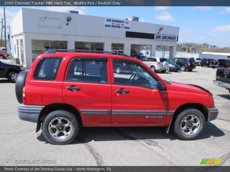 Wildfire Red / Medium Gray 2000 Chevrolet Tracker 4WD Hard Top