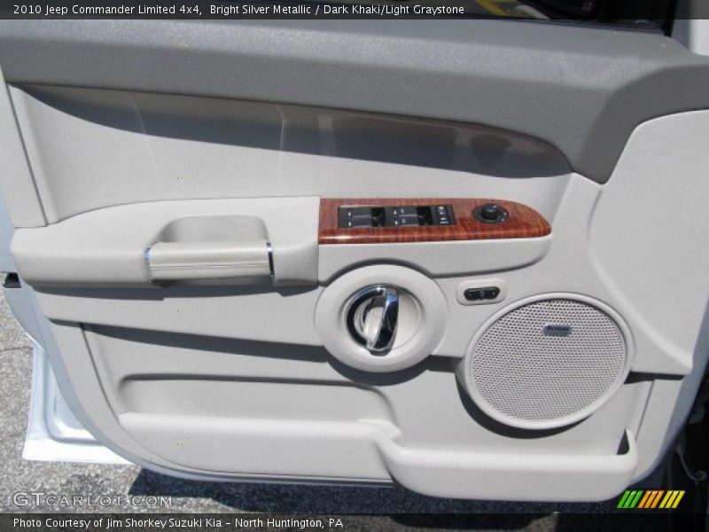 Bright Silver Metallic / Dark Khaki/Light Graystone 2010 Jeep Commander Limited 4x4