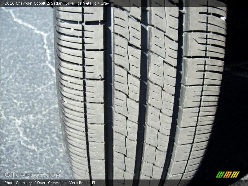 Silver Ice Metallic / Gray 2010 Chevrolet Cobalt LS Sedan