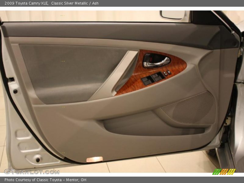 Classic Silver Metallic / Ash 2009 Toyota Camry XLE