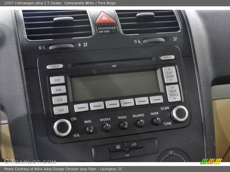 Campanella White / Pure Beige 2007 Volkswagen Jetta 2.5 Sedan