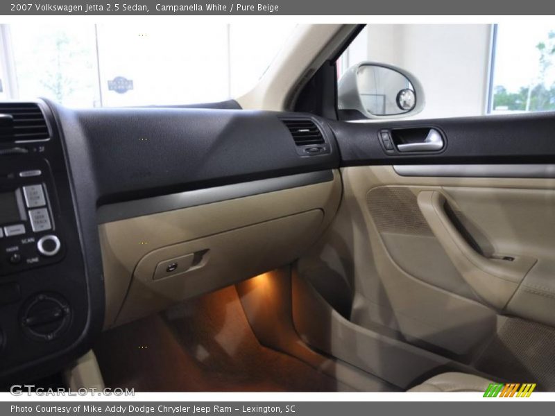 Campanella White / Pure Beige 2007 Volkswagen Jetta 2.5 Sedan
