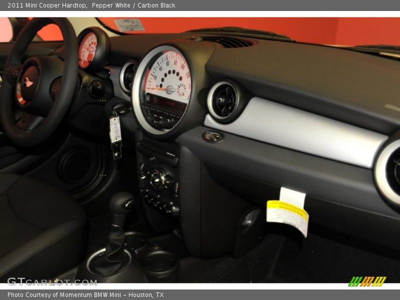 Pepper White / Carbon Black 2011 Mini Cooper Hardtop
