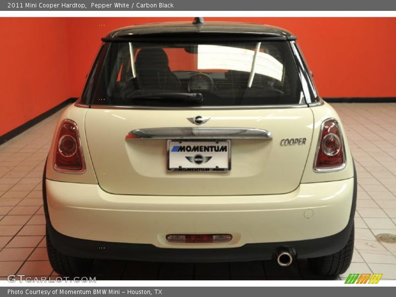 Pepper White / Carbon Black 2011 Mini Cooper Hardtop