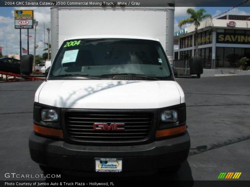 White / Gray 2004 GMC Savana Cutaway 3500 Commercial Moving Truck