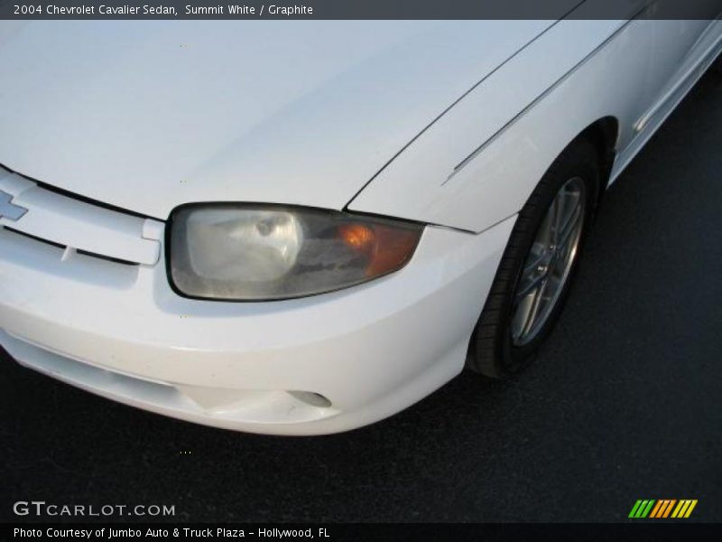Summit White / Graphite 2004 Chevrolet Cavalier Sedan