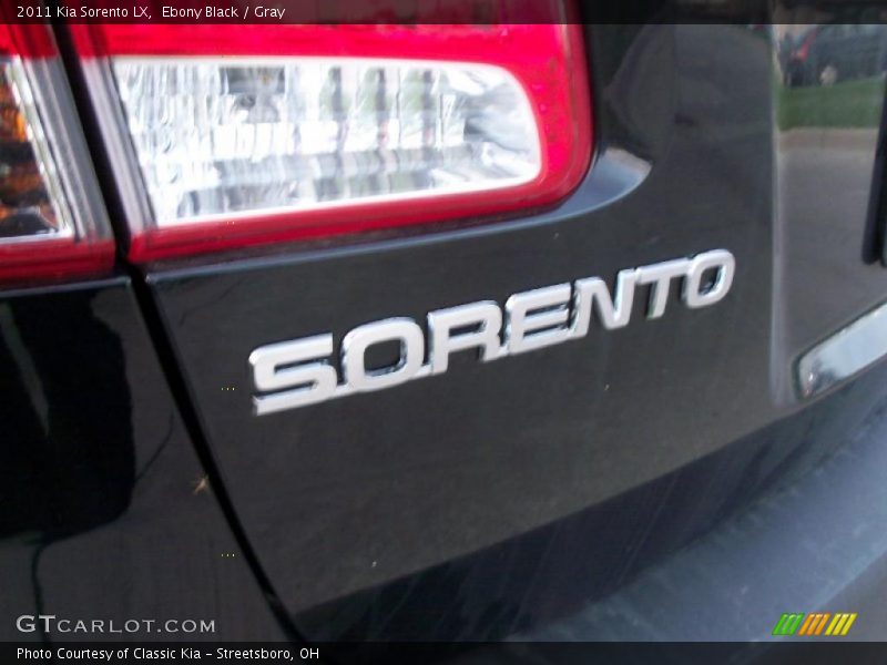 Ebony Black / Gray 2011 Kia Sorento LX