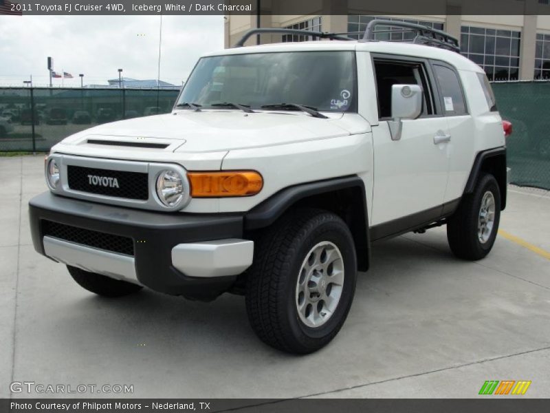 Iceberg White / Dark Charcoal 2011 Toyota FJ Cruiser 4WD