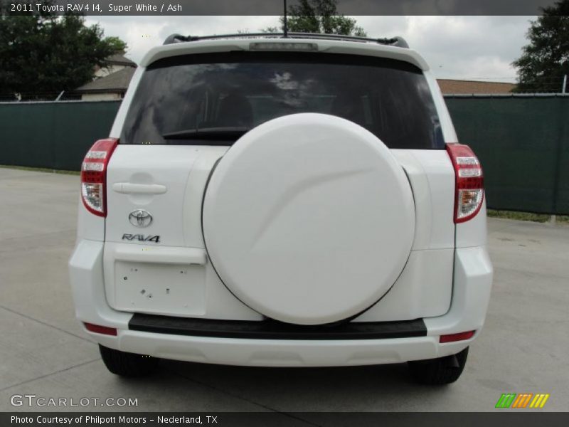 Super White / Ash 2011 Toyota RAV4 I4