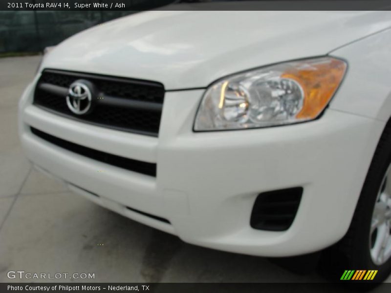 Super White / Ash 2011 Toyota RAV4 I4