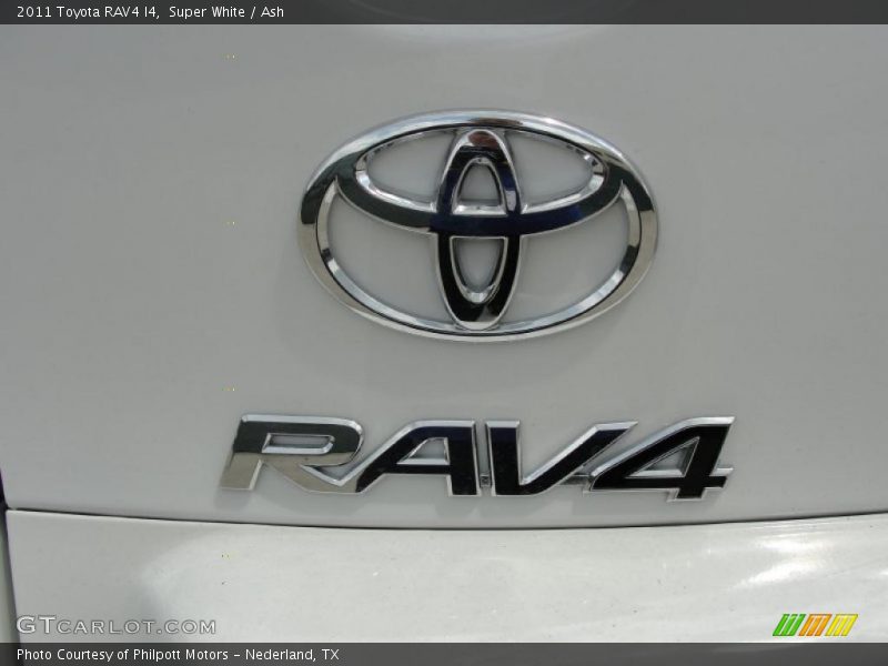 Super White / Ash 2011 Toyota RAV4 I4