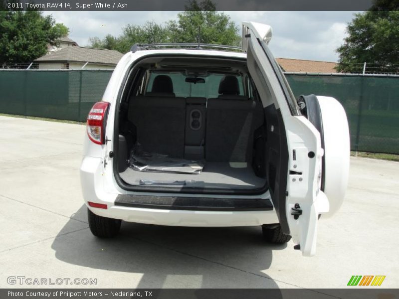 Super White / Ash 2011 Toyota RAV4 I4