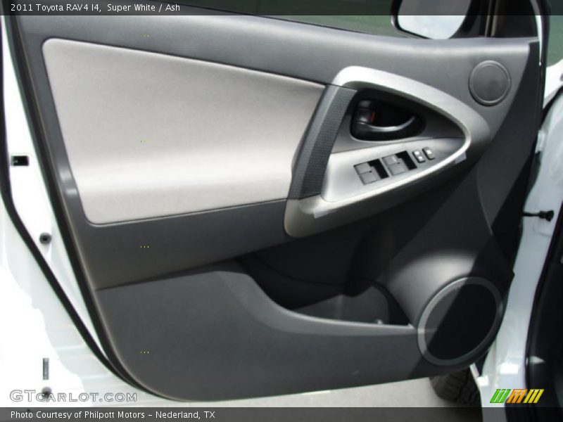 Super White / Ash 2011 Toyota RAV4 I4