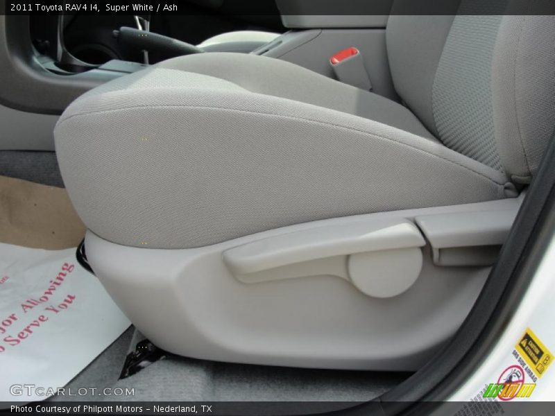 Super White / Ash 2011 Toyota RAV4 I4