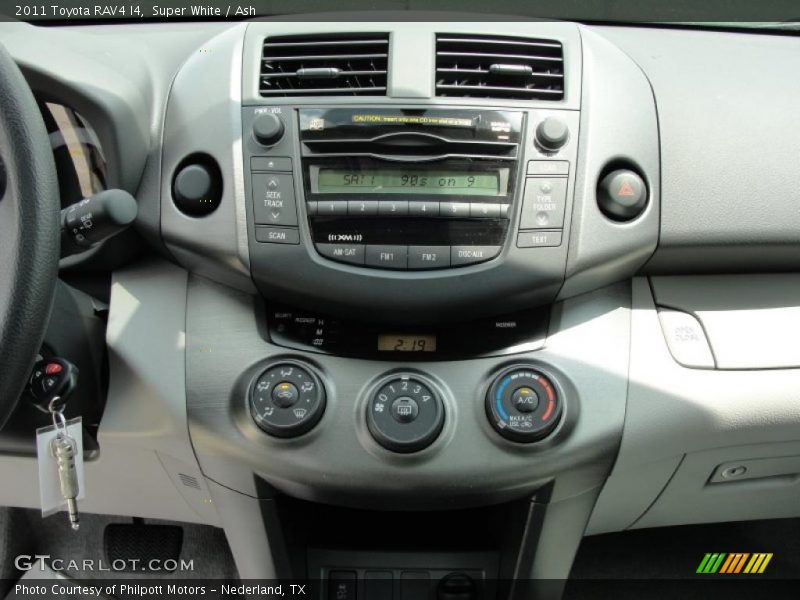 Super White / Ash 2011 Toyota RAV4 I4