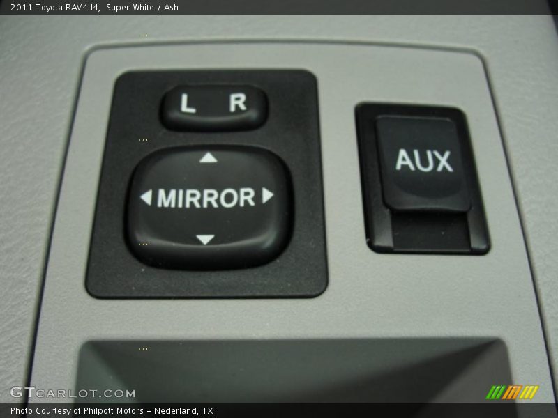 Super White / Ash 2011 Toyota RAV4 I4