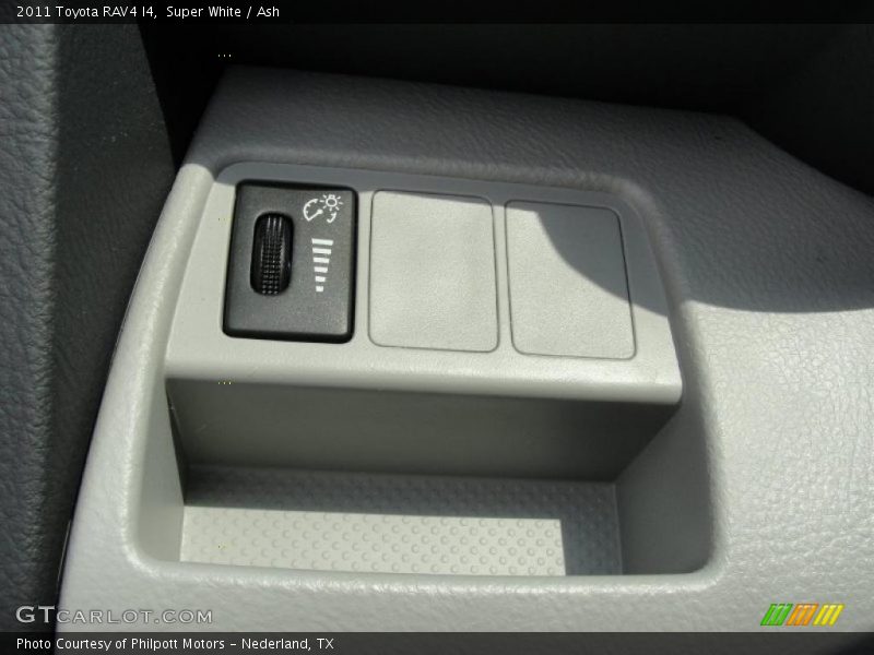 Super White / Ash 2011 Toyota RAV4 I4