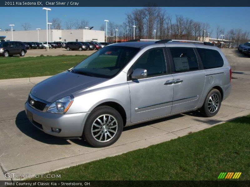 Front 3/4 View of 2011 Sedona EX