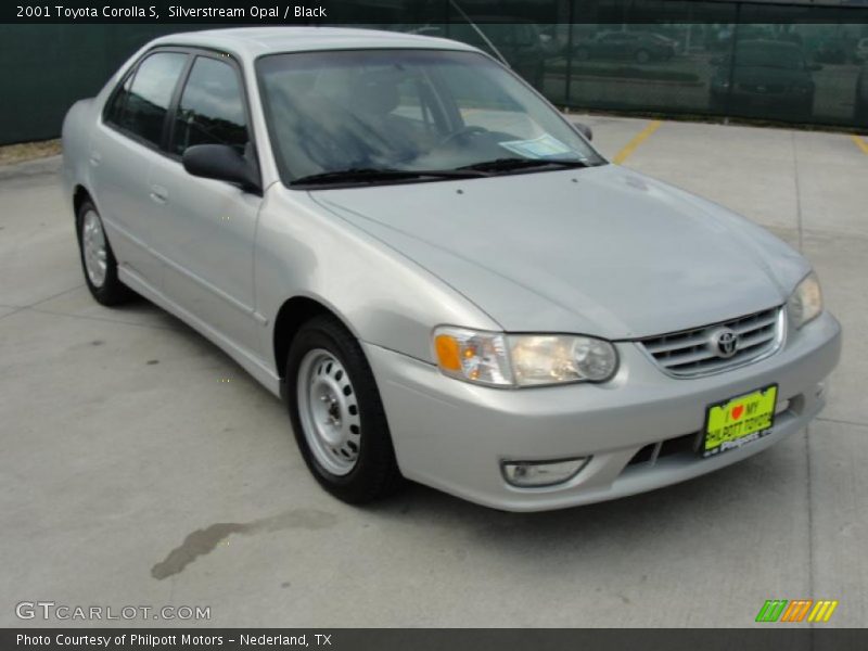 Front 3/4 View of 2001 Corolla S
