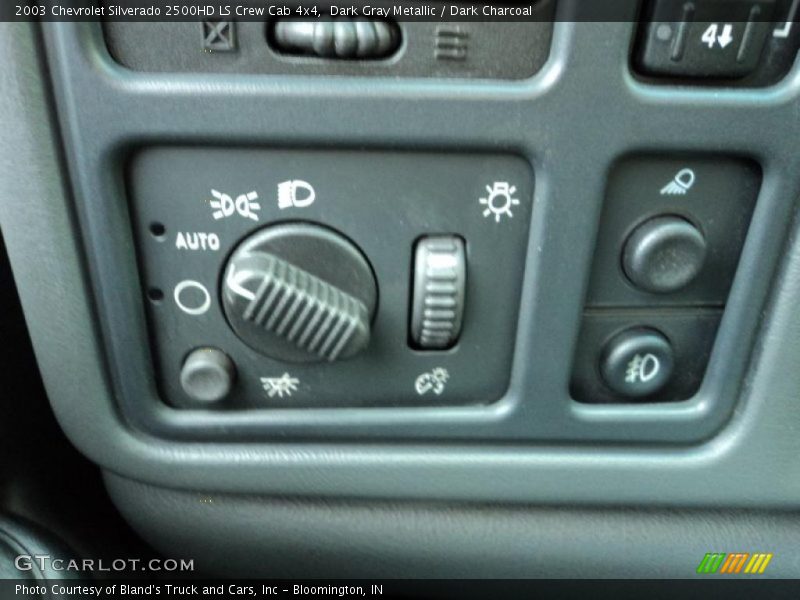 Controls of 2003 Silverado 2500HD LS Crew Cab 4x4