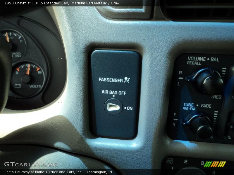Controls of 1998 S10 LS Extended Cab
