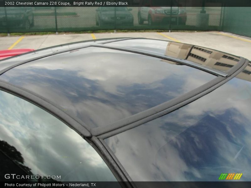 Sunroof of 2002 Camaro Z28 Coupe