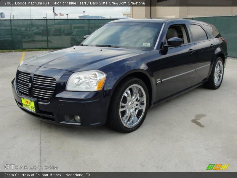 Front 3/4 View of 2005 Magnum R/T