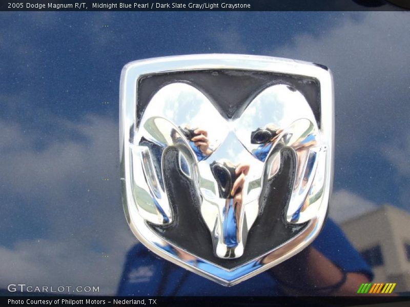 Midnight Blue Pearl / Dark Slate Gray/Light Graystone 2005 Dodge Magnum R/T