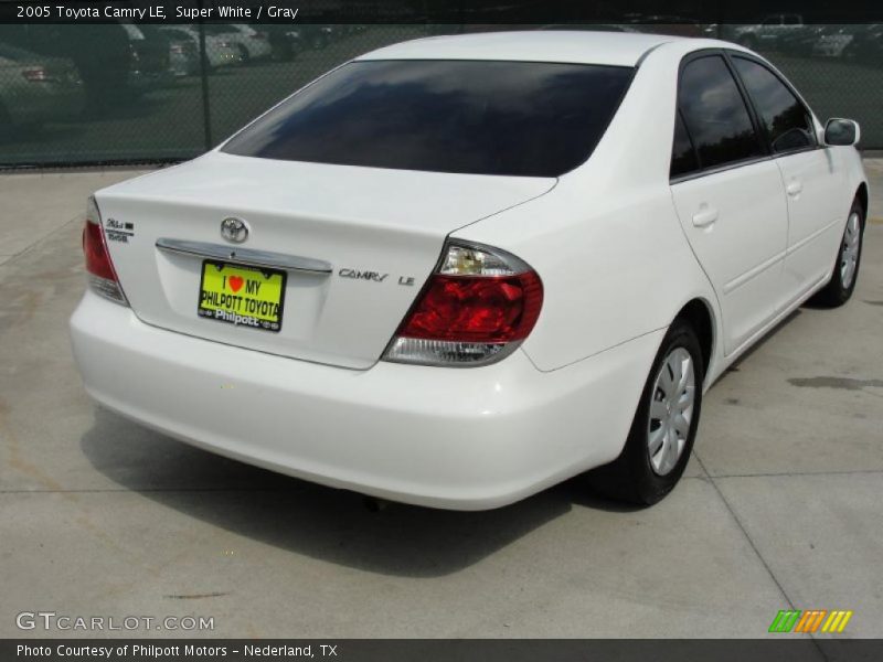 Super White / Gray 2005 Toyota Camry LE