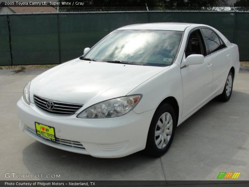 Super White / Gray 2005 Toyota Camry LE