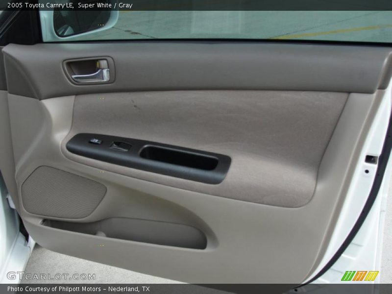 Super White / Gray 2005 Toyota Camry LE