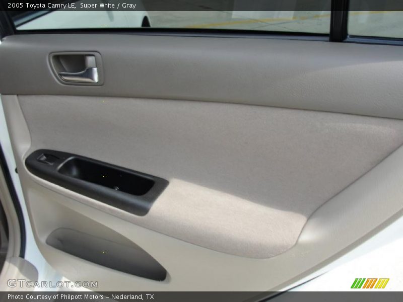 Super White / Gray 2005 Toyota Camry LE