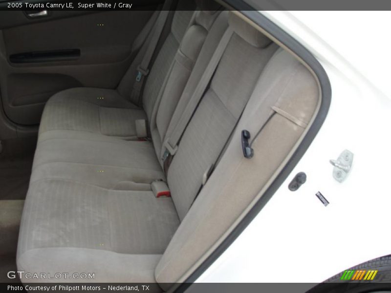 Super White / Gray 2005 Toyota Camry LE