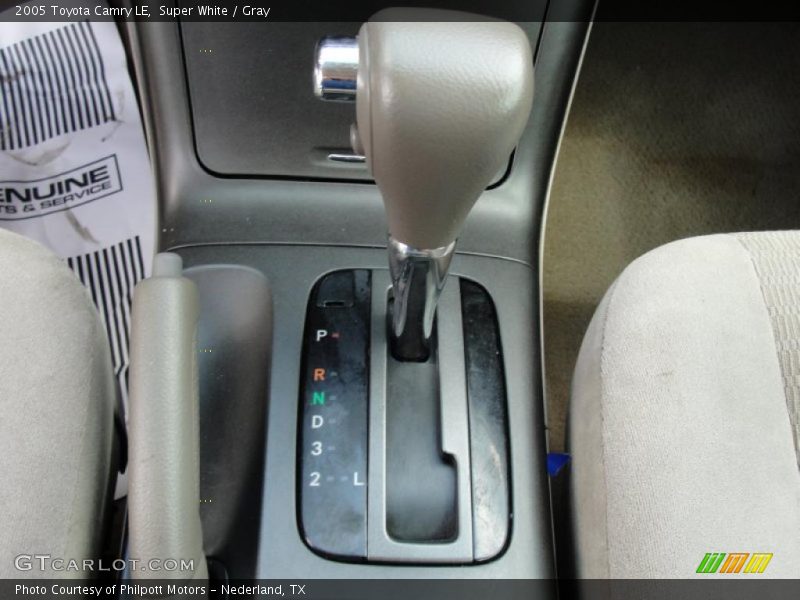 Super White / Gray 2005 Toyota Camry LE