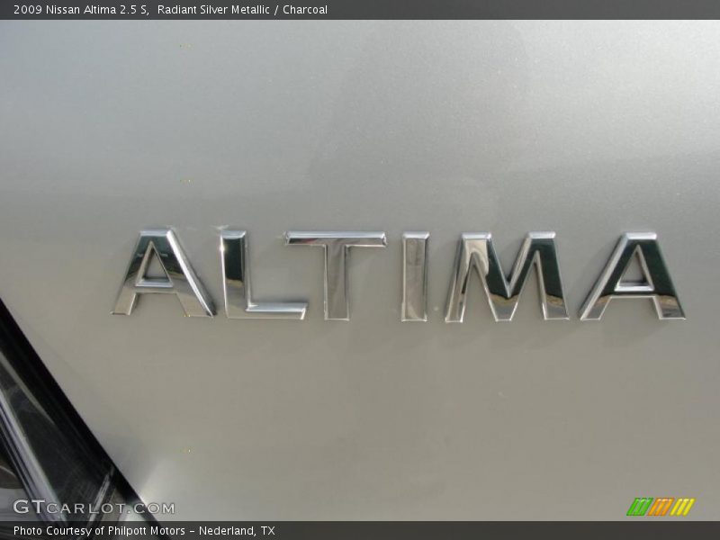 Radiant Silver Metallic / Charcoal 2009 Nissan Altima 2.5 S