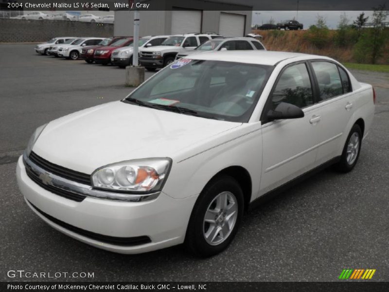 Front 3/4 View of 2004 Malibu LS V6 Sedan