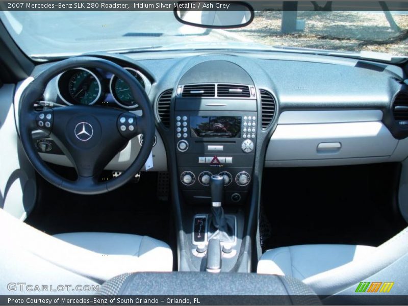 Dashboard of 2007 SLK 280 Roadster