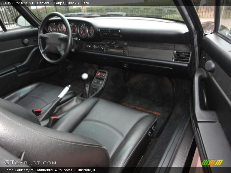 Dashboard of 1997 911 Carrera S Coupe