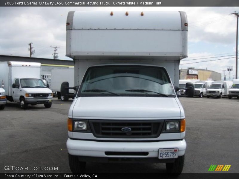 Oxford White / Medium Flint 2005 Ford E Series Cutaway E450 Commercial Moving Truck
