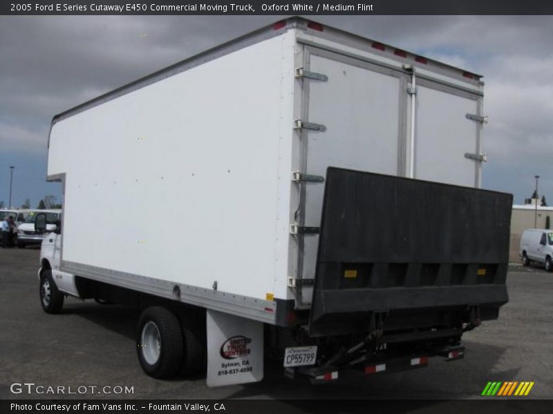 Oxford White / Medium Flint 2005 Ford E Series Cutaway E450 Commercial Moving Truck